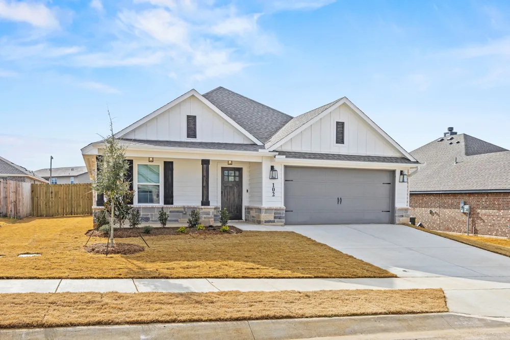 102 Maverick Trail Valley View, TX 76272