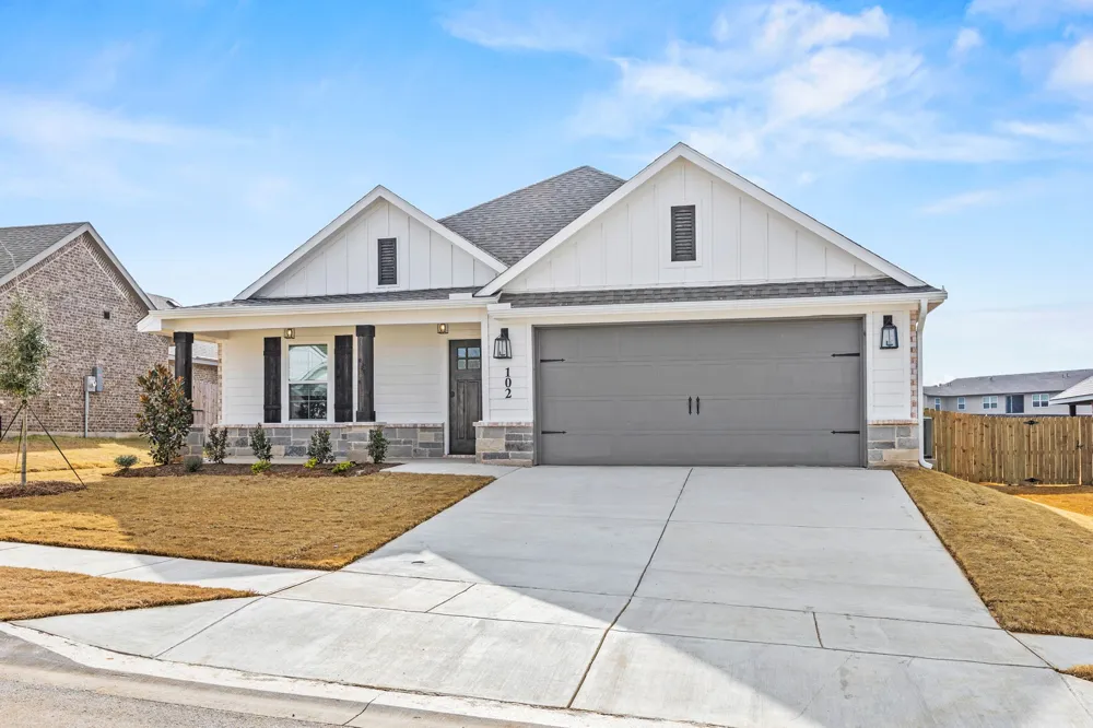 102 Maverick Trail Valley View, TX 76272