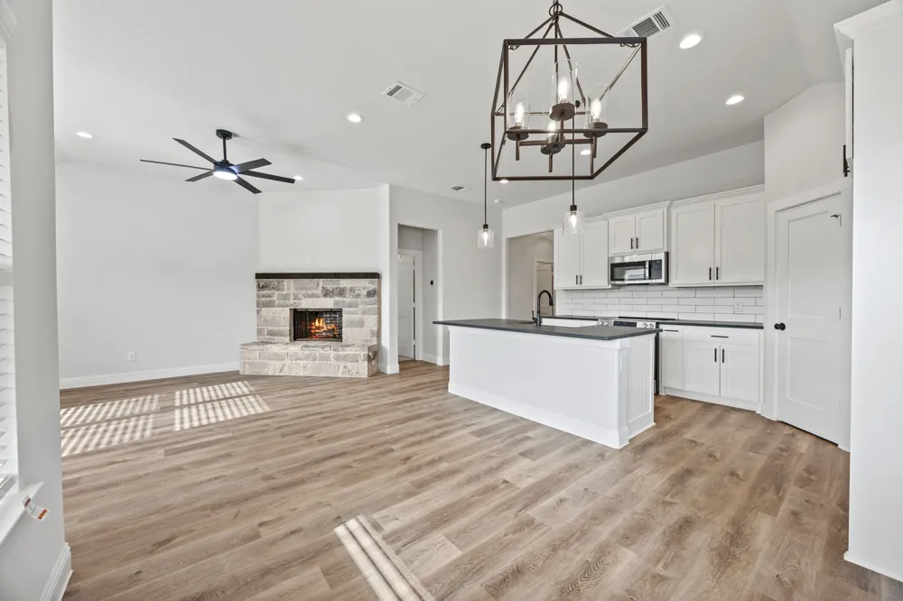 102 Maverick Trail Valley View, TX 76272