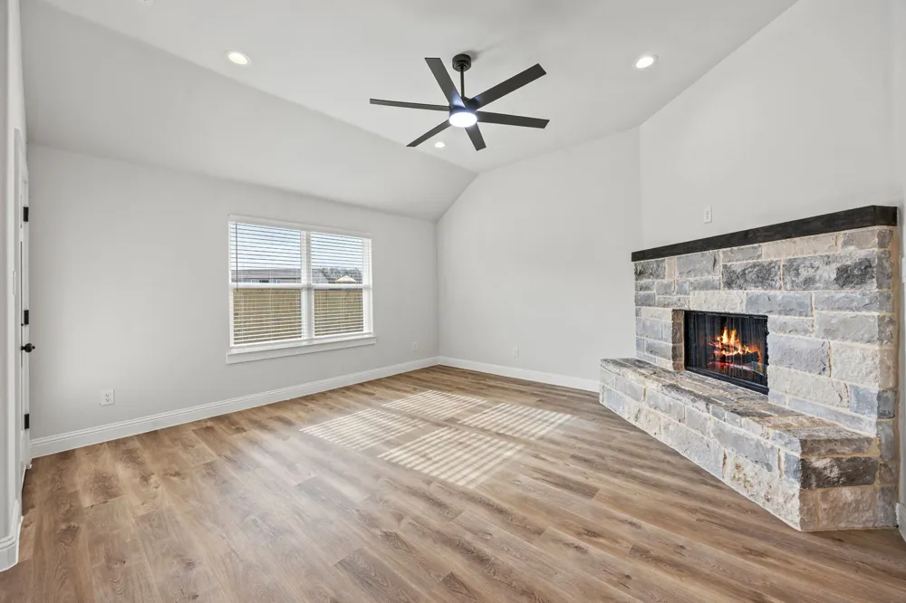 102 Maverick Trail Valley View, TX 76272