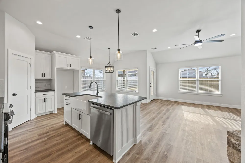 102 Maverick Trail Valley View, TX 76272