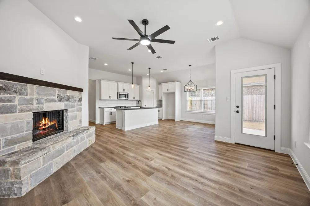 102 Maverick Trail Valley View, TX 76272