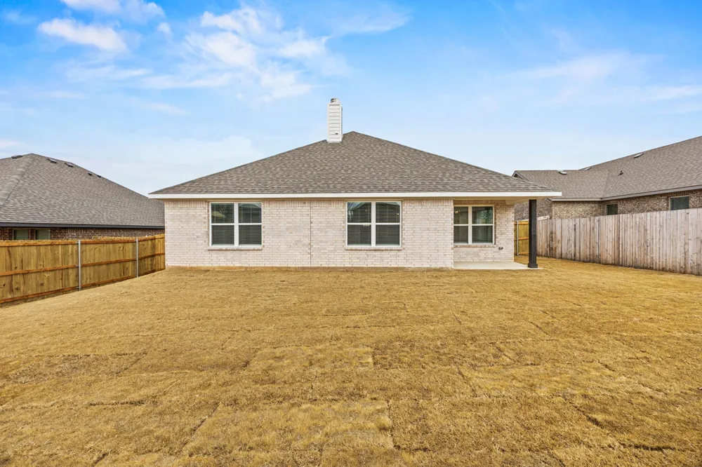 102 Maverick Trail Valley View, TX 76272