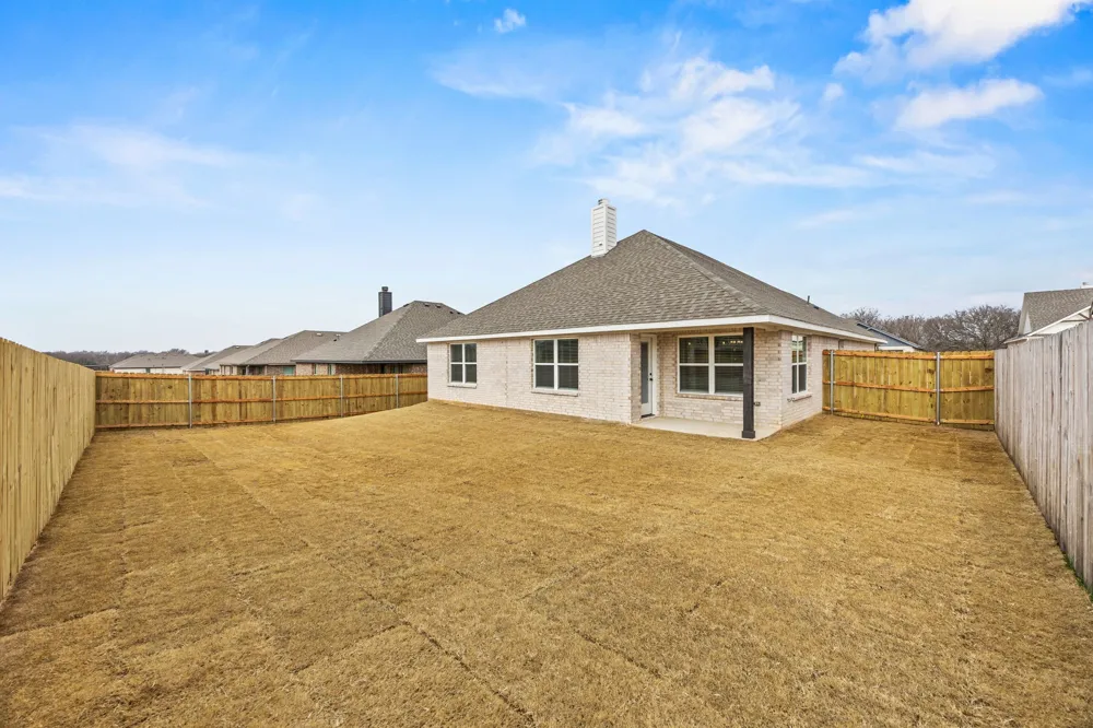 102 Maverick Trail Valley View, TX 76272