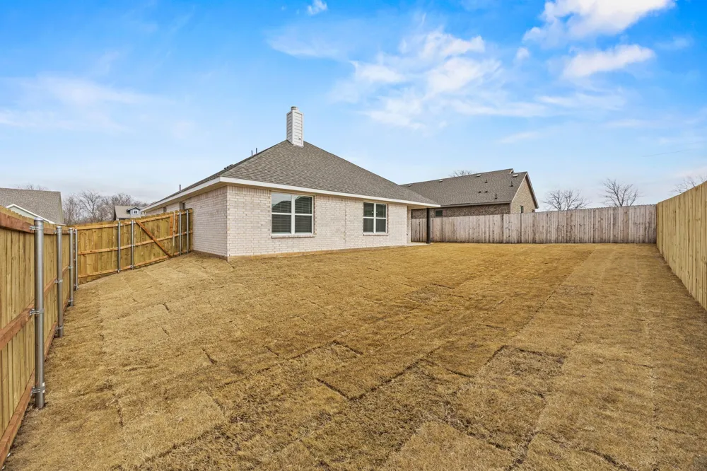102 Maverick Trail Valley View, TX 76272