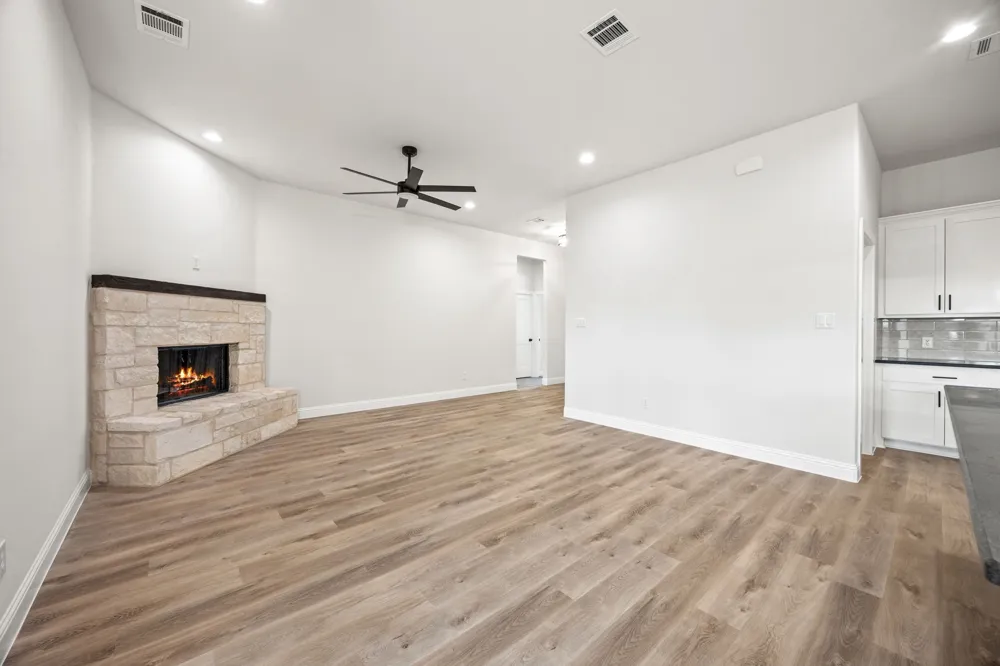 104 Maverick Trail Valley View, TX 76272