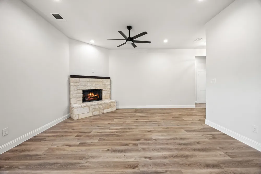 104 Maverick Trail Valley View, TX 76272
