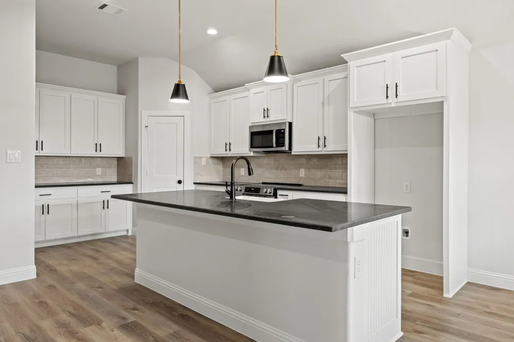 104 Maverick Trail Valley View, TX 76272