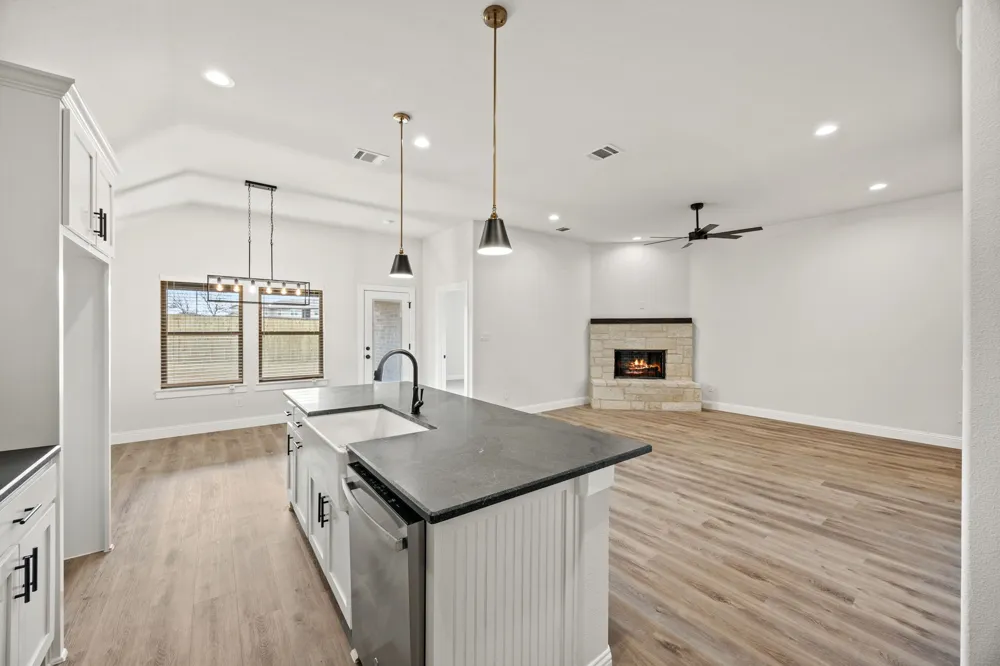 104 Maverick Trail Valley View, TX 76272