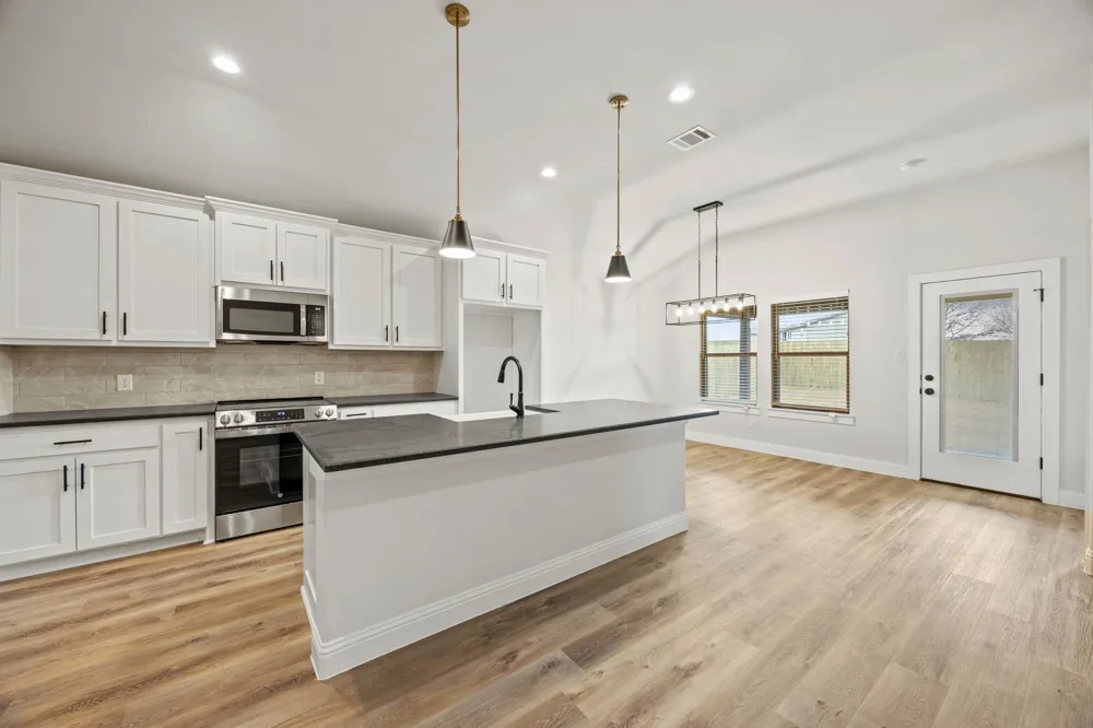 104 Maverick Trail Valley View, TX 76272