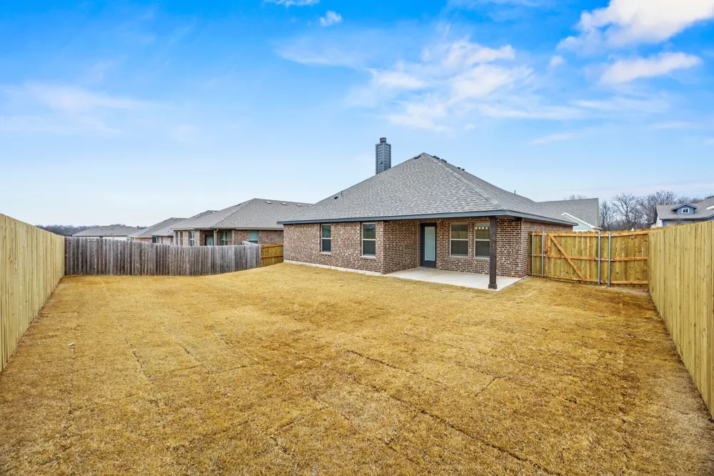 104 Maverick Trail Valley View, TX 76272