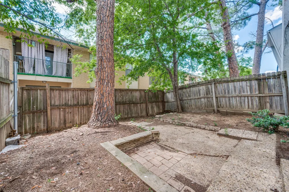 412 Hollyhill Lane Denton, TX 76205