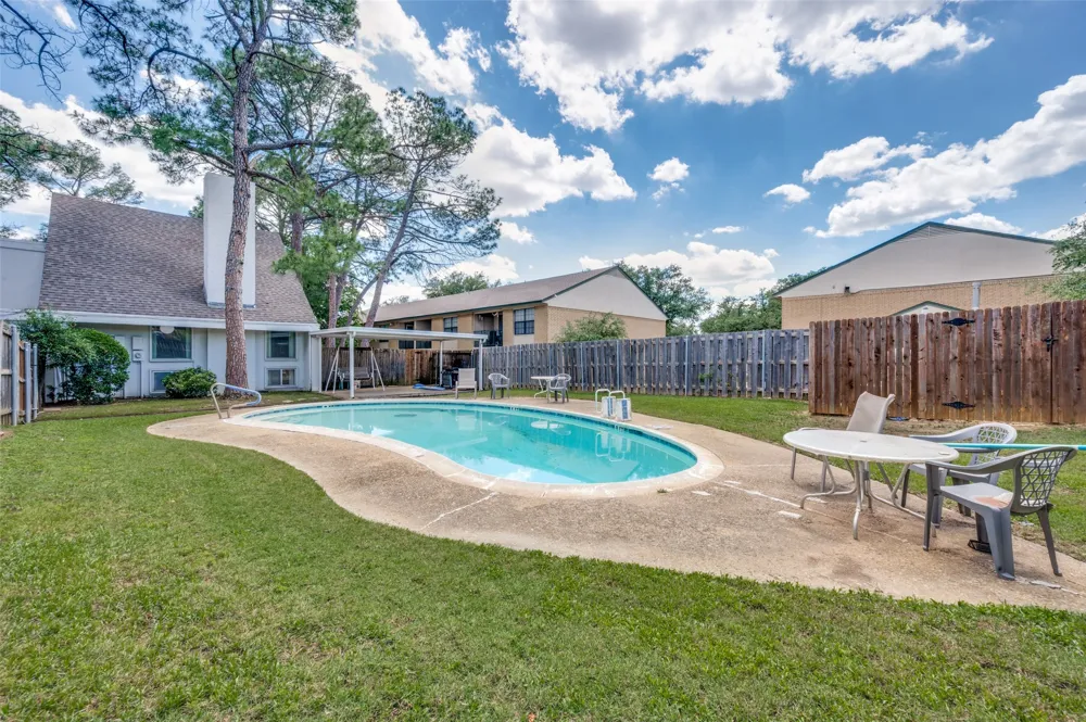 412 Hollyhill Lane Denton, TX 76205