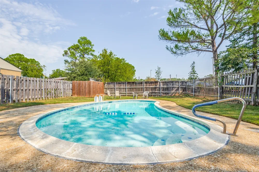 412 Hollyhill Lane Denton, TX 76205