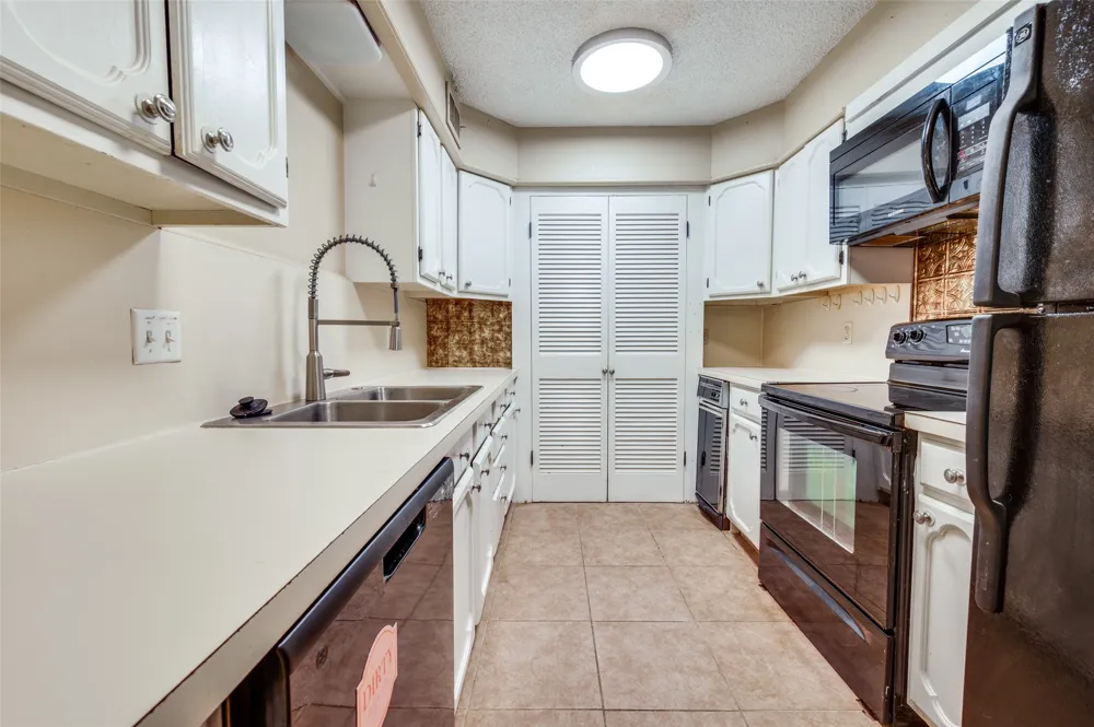 412 Hollyhill Lane Denton, TX 76205