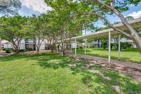412 Hollyhill Lane