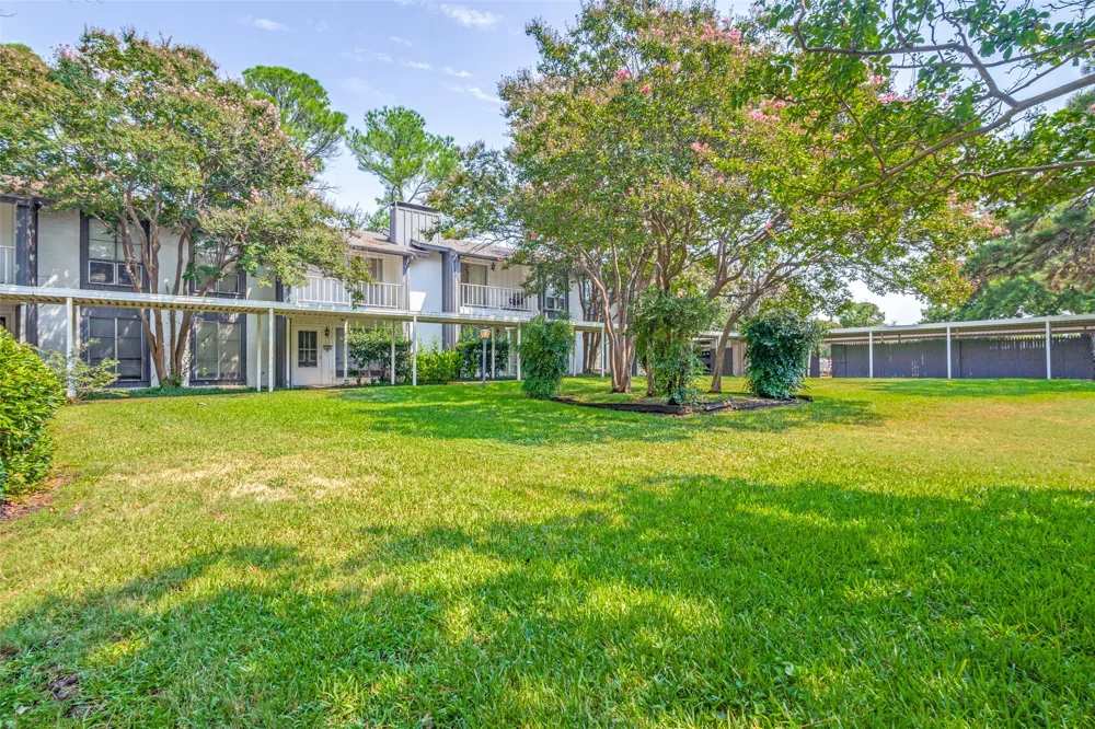 412 Hollyhill Lane Denton, TX 76205