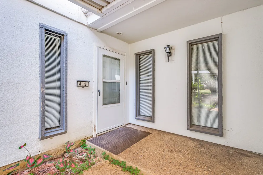 412 Hollyhill Lane Denton, TX 76205