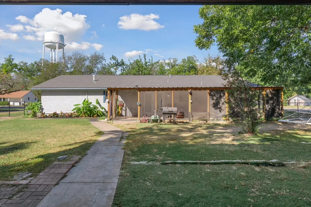 503 S Houston Street Edgewood, TX 75117