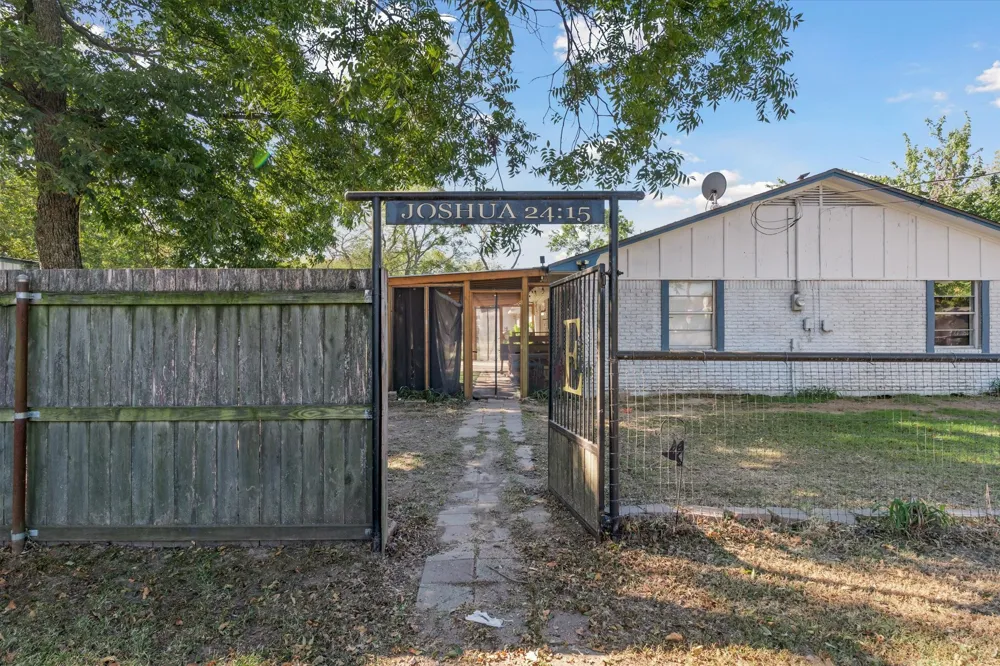 503 S Houston Street Edgewood, TX 75117