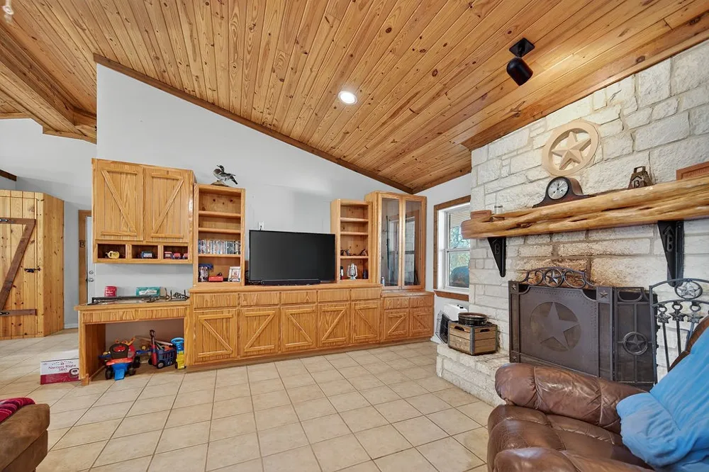 10769 County Road 3519 Murchison, TX 75778