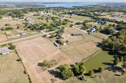 600 Long Lot 11 Road