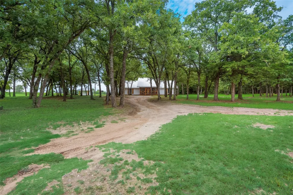 1402 Posey Brewer Road Sunset, TX 76270