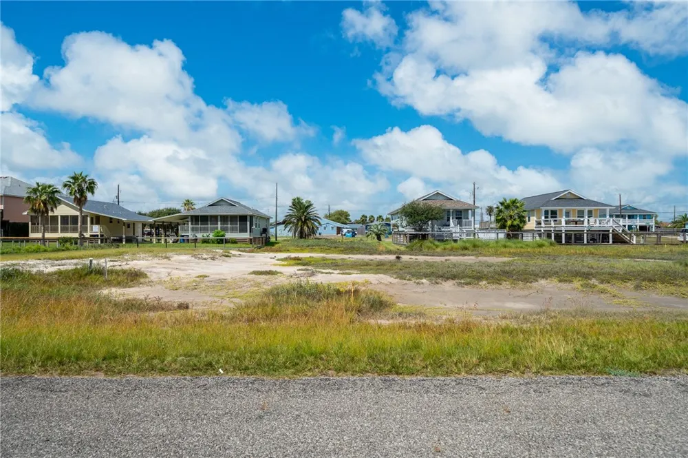 911 S Magnolia Street Rockport, TX 78382