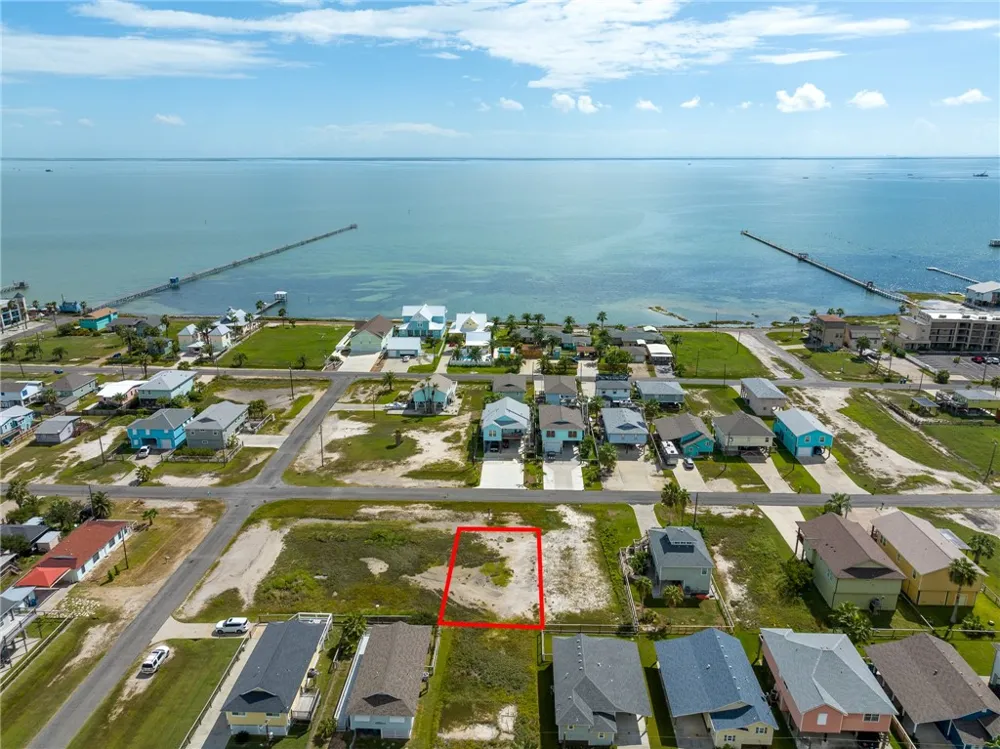 911 S Magnolia Street Rockport, TX 78382
