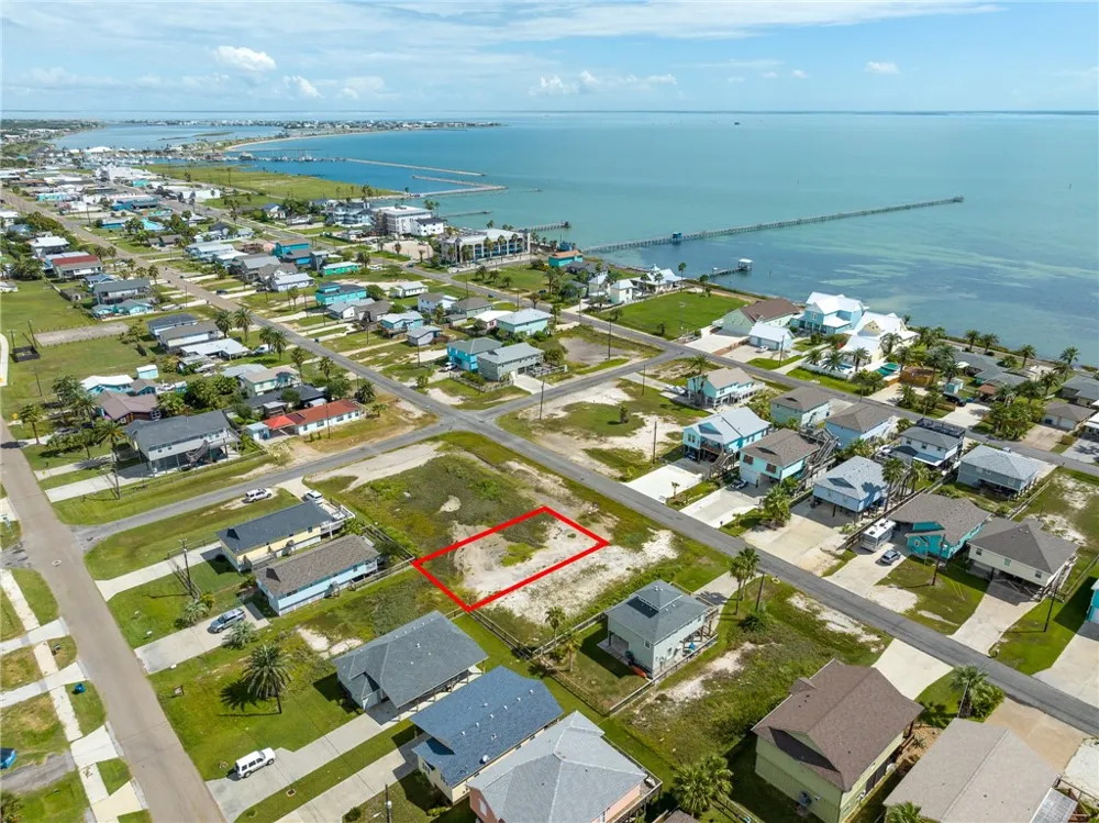 911 S Magnolia Street Rockport, TX 78382