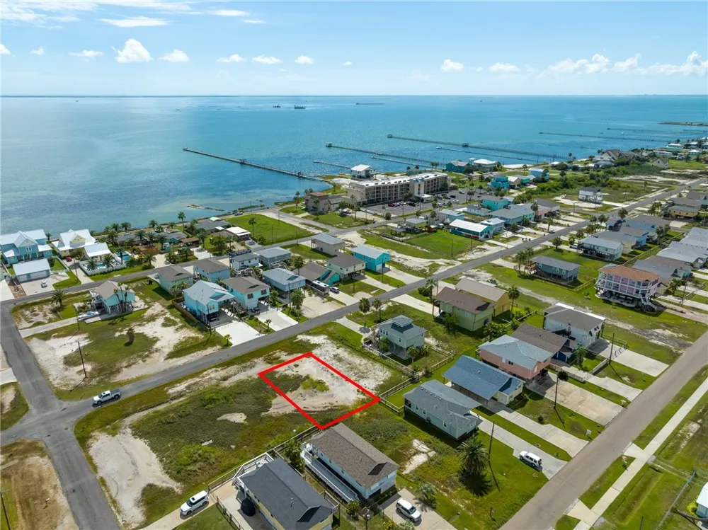 911 S Magnolia Street Rockport, TX 78382