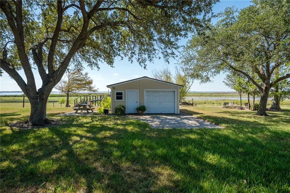 24515 La Ponderosa Mathis, TX 78368