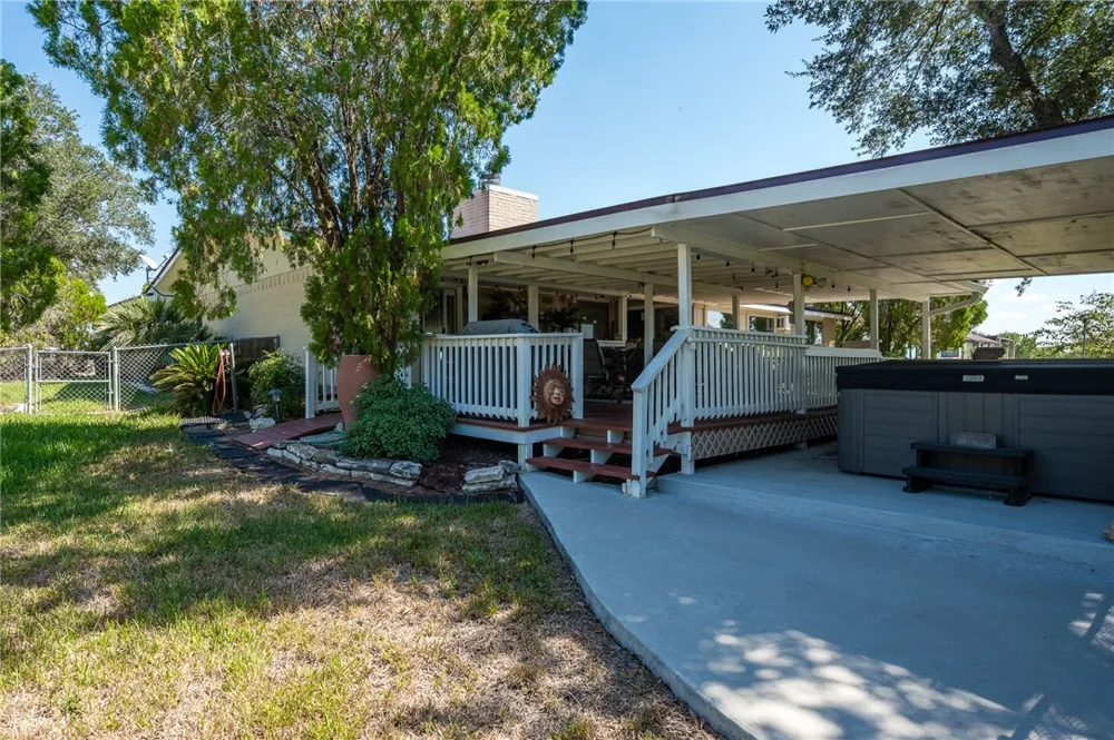 24515 La Ponderosa Mathis, TX 78368