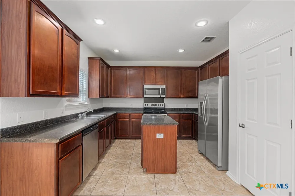 12206 Medina Mill San Antonio, TX 78253