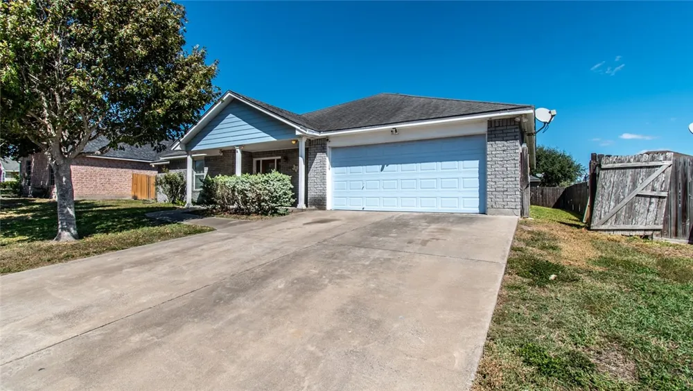 103 Collins Odem, TX 78370