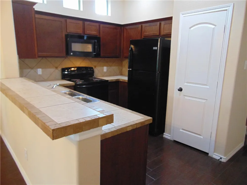 185 Creekside Villa Drive Kyle, TX 78640