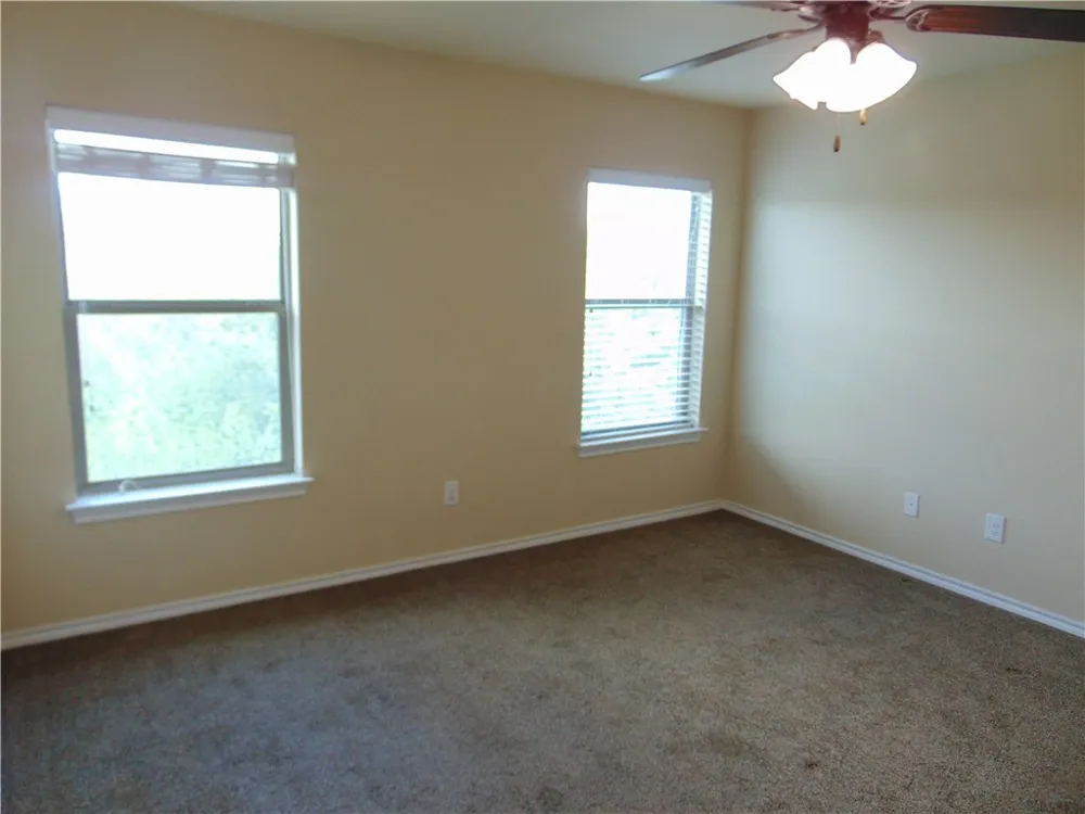 185 Creekside Villa Drive Kyle, TX 78640