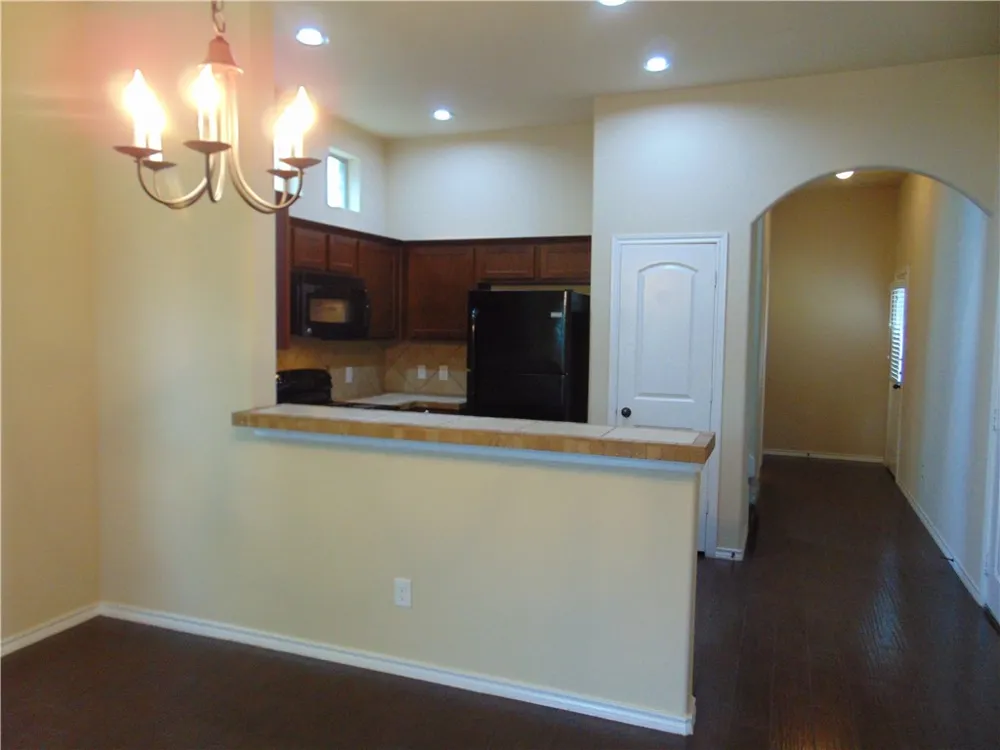 185 Creekside Villa Drive Kyle, TX 78640