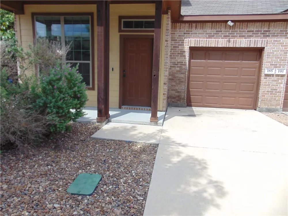 185 Creekside Villa Drive Kyle, TX 78640