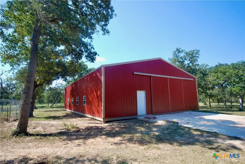 3033 County Road 18 Hallettsville, TX 77964