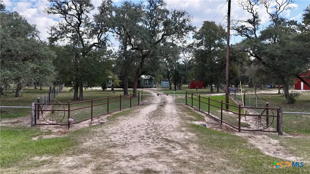 3033 County Road 18 Hallettsville, TX 77964