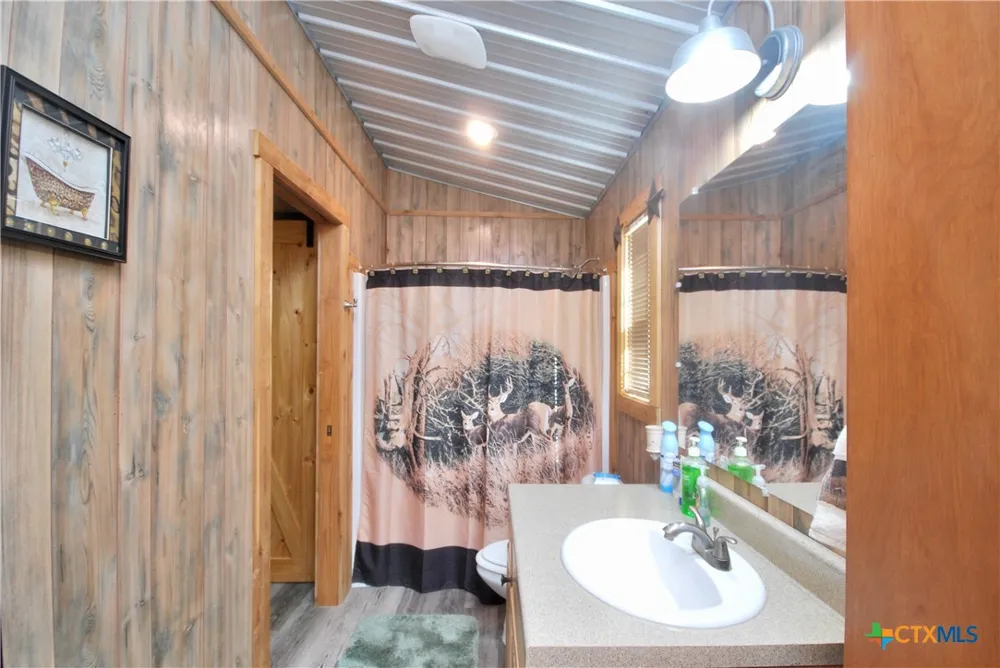 3033 County Road 18 Hallettsville, TX 77964
