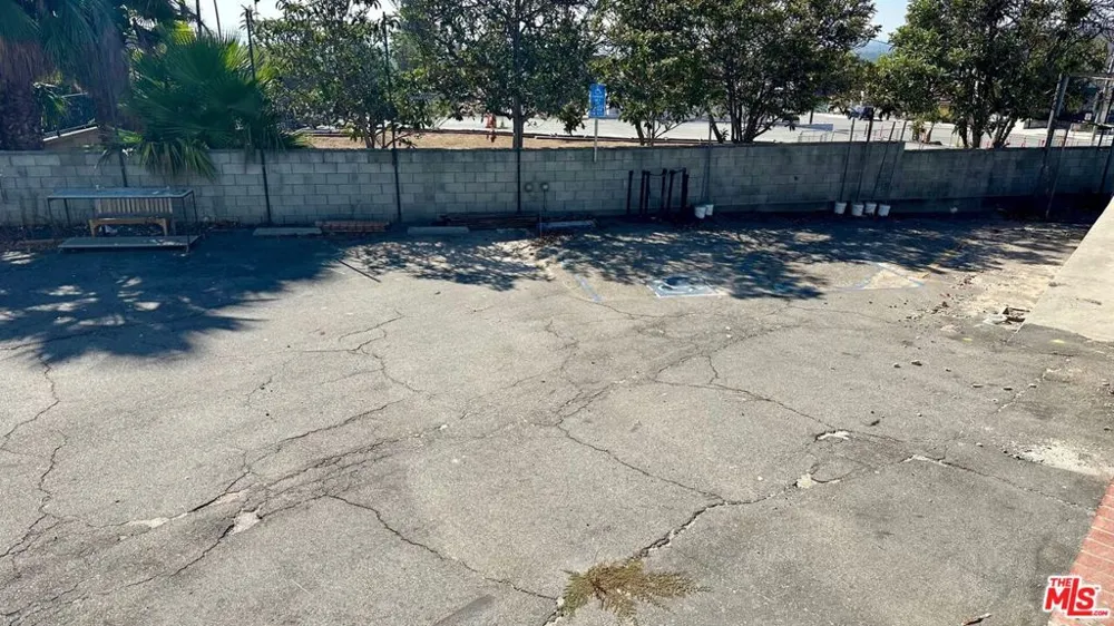 912 E Altadena Drive Altadena, CA 91001