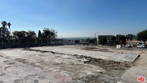 912 E Altadena Drive