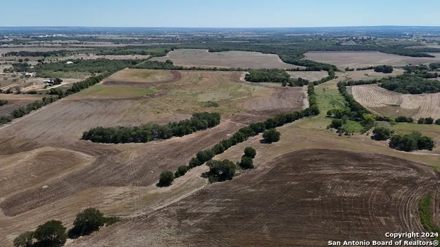 16568 NEW BERLIN RD St Hedwig, TX 78152