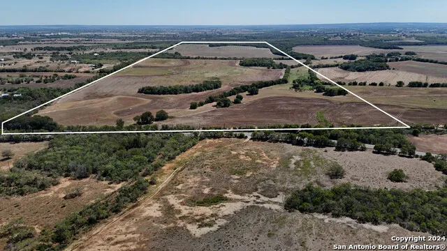 16568 NEW BERLIN RD St Hedwig, TX 78152