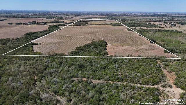 16568 NEW BERLIN RD St Hedwig, TX 78152