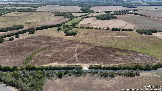 16568 NEW BERLIN RD St Hedwig, TX 78152