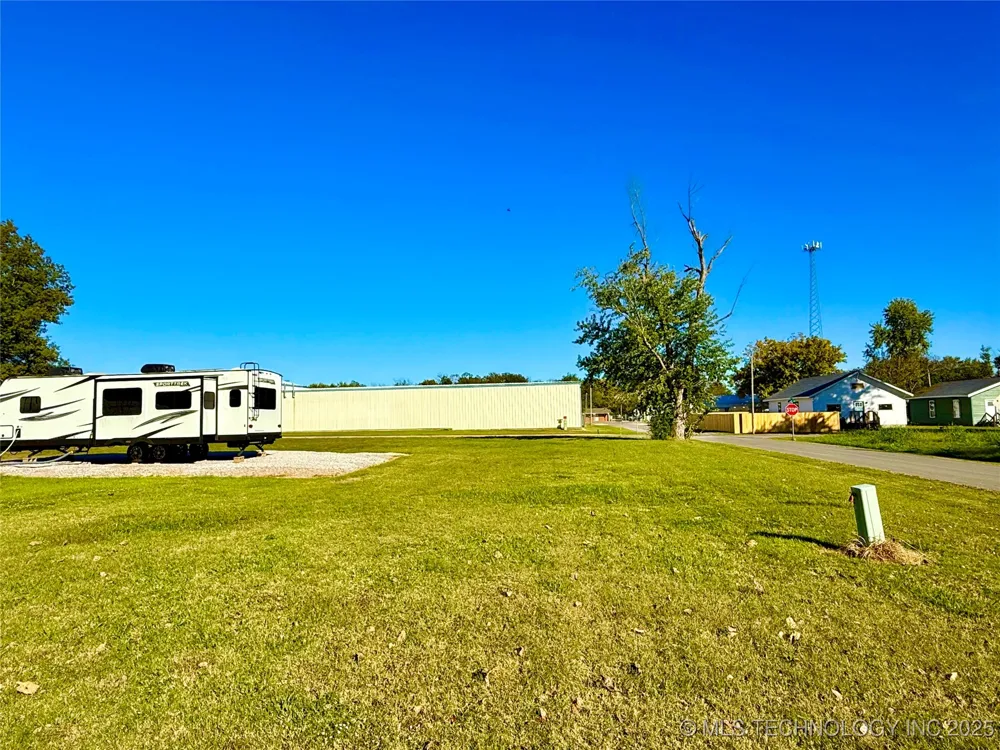 704 E 2nd Avenue Warner, OK 74469