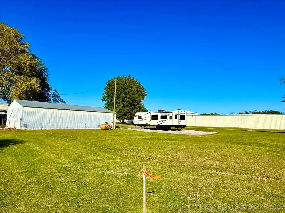 704 E 2nd Avenue Warner, OK 74469